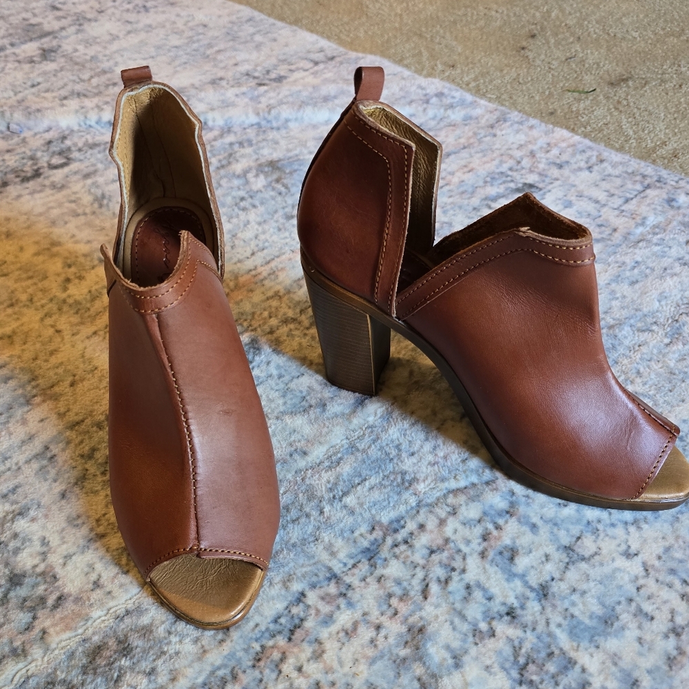 Agave Girl Elegant Brown Peep-Toe Heels